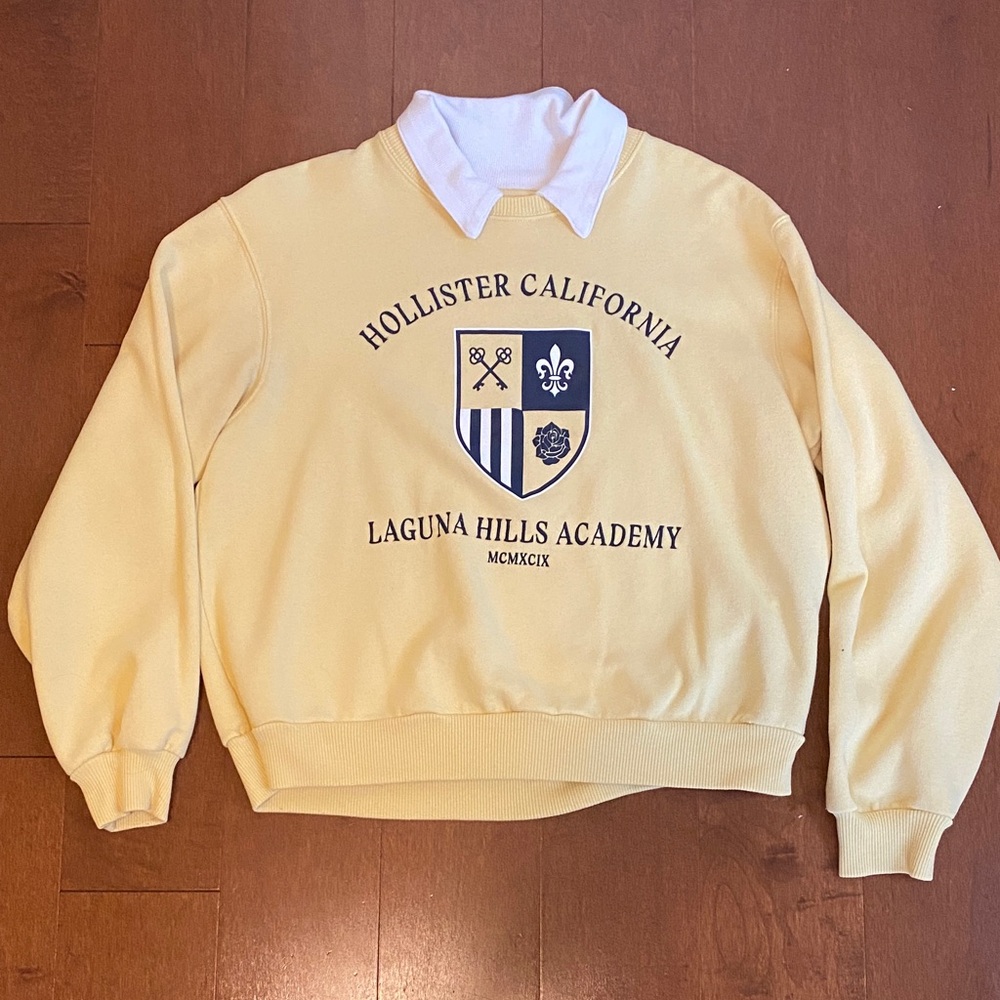 Hollister Yellow Crewneck with White Collar